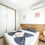 Apartment Azure View A20 *